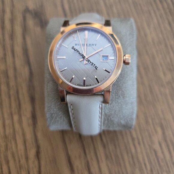 Burberry watch rose gold color, leather strap. - Picture 1 of 9